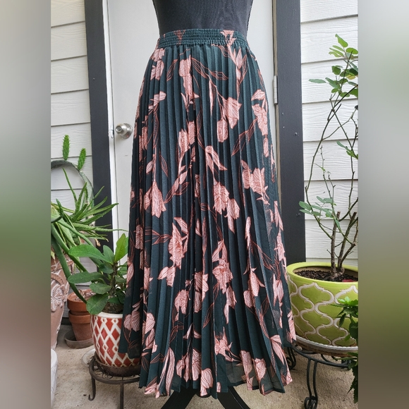 Green and pink floral skirt - Picture 2 of 8